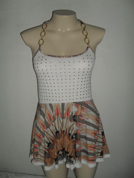 BLUSA ESTAMPADA C/ ALÇA TRABALHADA.