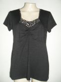 BLUSA EM MALHA C/ DETALHE NA PALA.