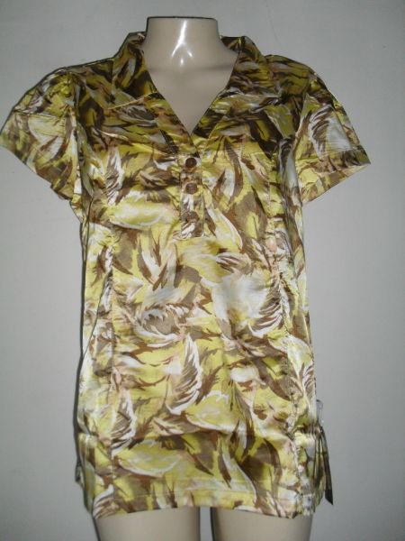 BLUSA CETIM ESTAMPADA.